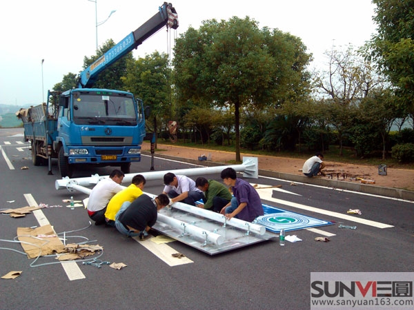 現場安裝道路牌
